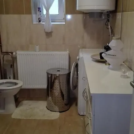 - Balaton 18118 Balatonberény