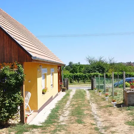 - Balaton 18118 Balatonberény