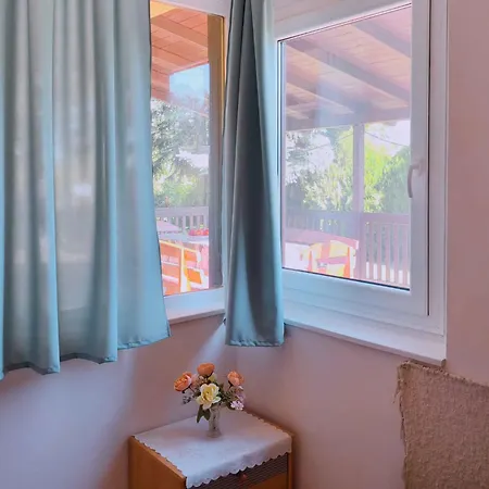 - Balaton 18118 Balatonberény