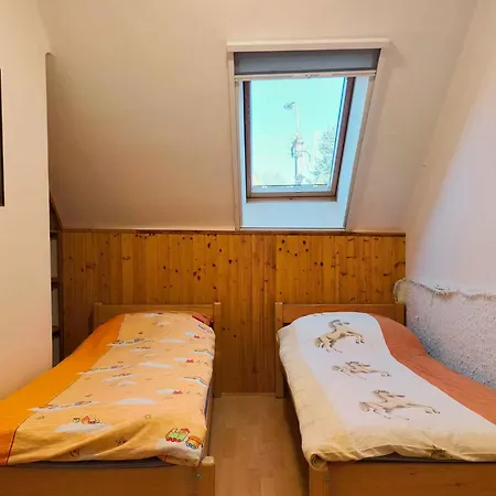 - Balaton 18118 Balatonberény