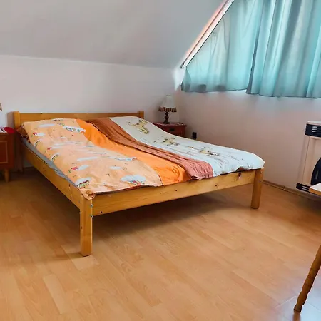 - Balaton 18118 Balatonberény