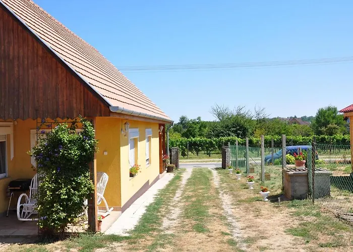 - Balaton 18118 Balatonberény